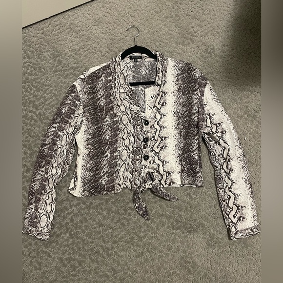 Snake print dynamite blouse - Picture 4 of 5